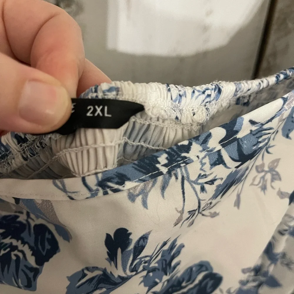 Women’s dress - Picture 3 of 3